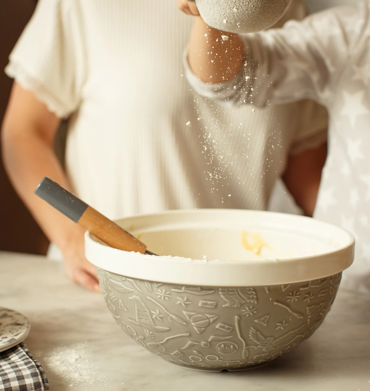 Warner Bros Hogwarts Mixing Bowl 4 Warner Bros Hogwarts Mixing Bowl - Image 2