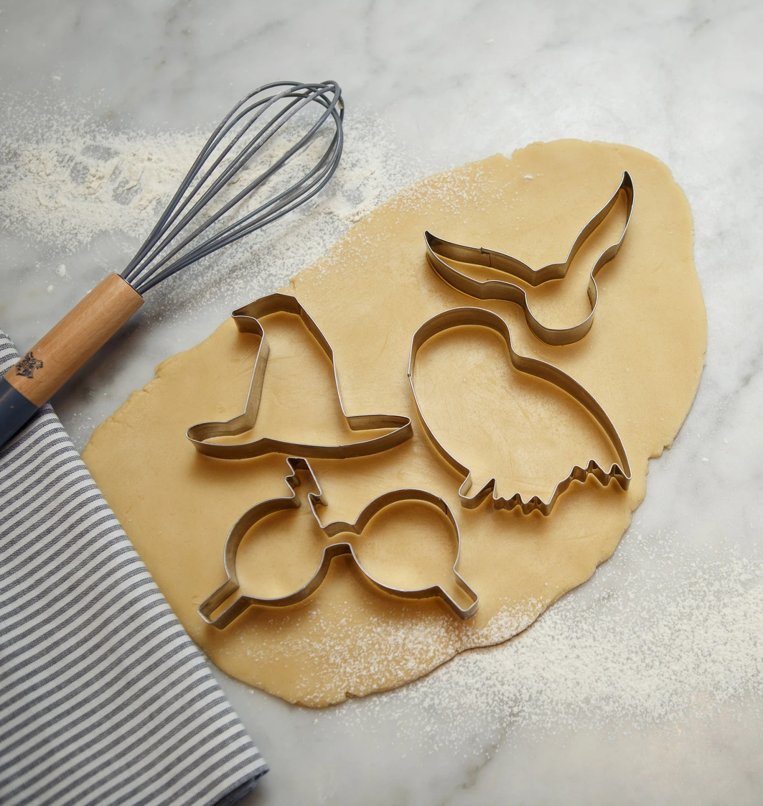 Warner Bros Hogwarts Baking Cutter Set 4 Warner Bros Hogwarts Baking Cutter Set - Image 2