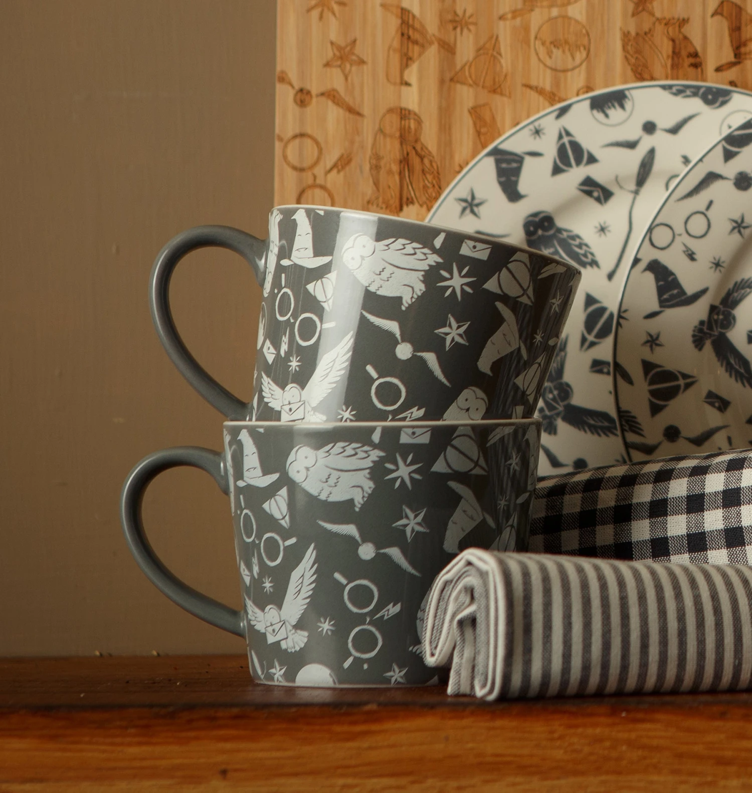 Warner Bros Hogwarts Icons Mug 4 Warner Bros Hogwarts Icons Mug - Image 2