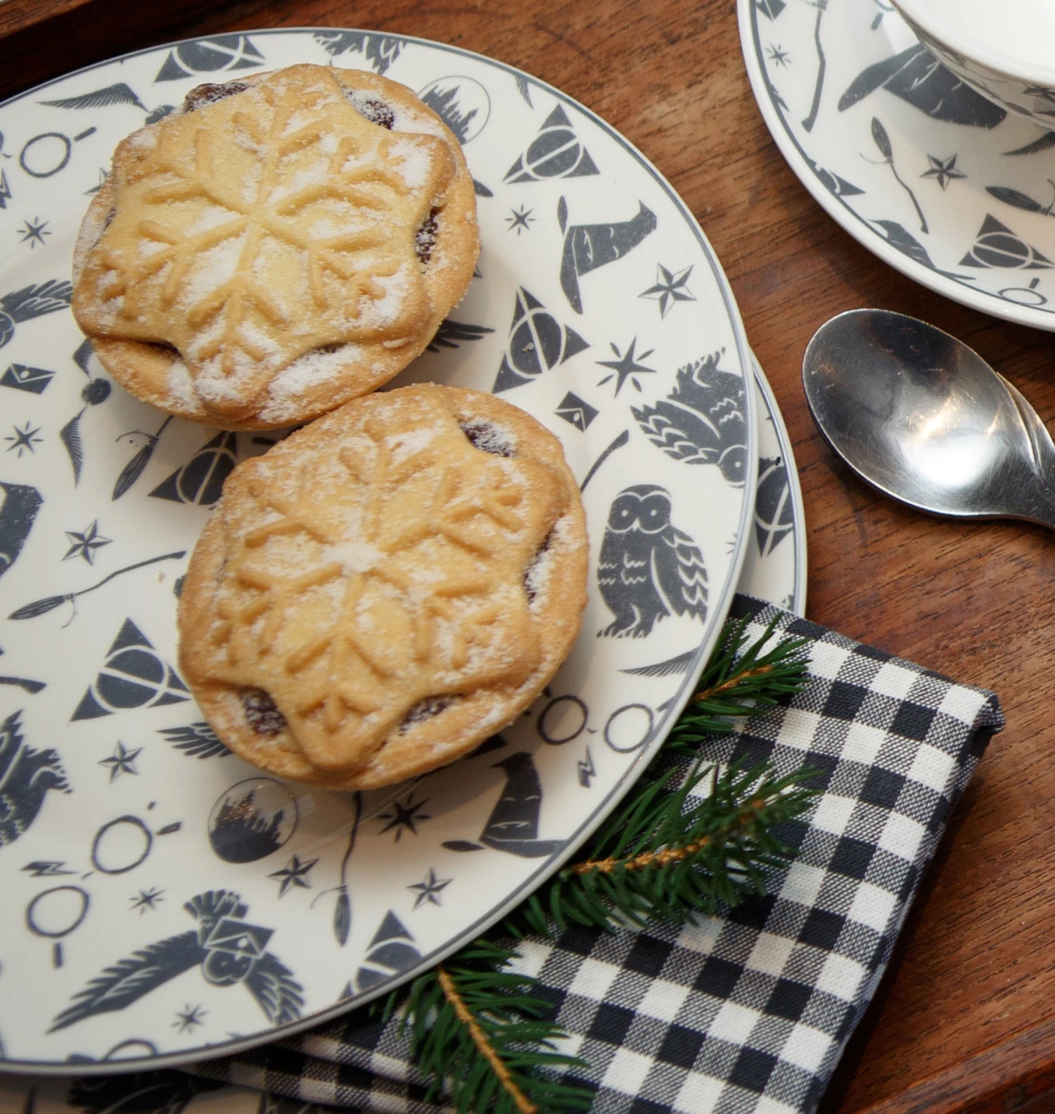 Warner Bros Hogwarts Dessert Plates Set 5 Warner Bros Hogwarts Dessert Plates Set - Image 3