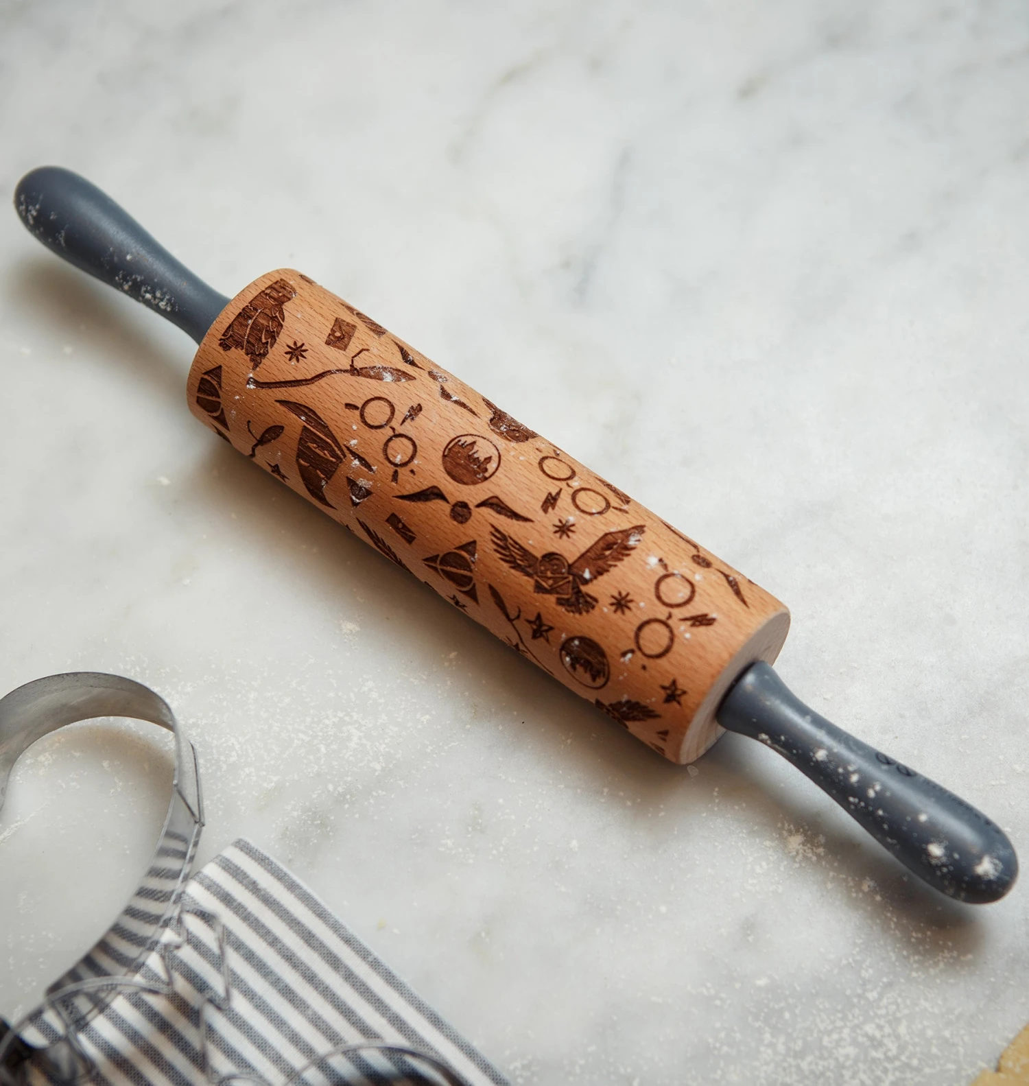 Warner Bros Hogwarts Rolling Pin 4 Warner Bros Hogwarts Rolling Pin - Image 2