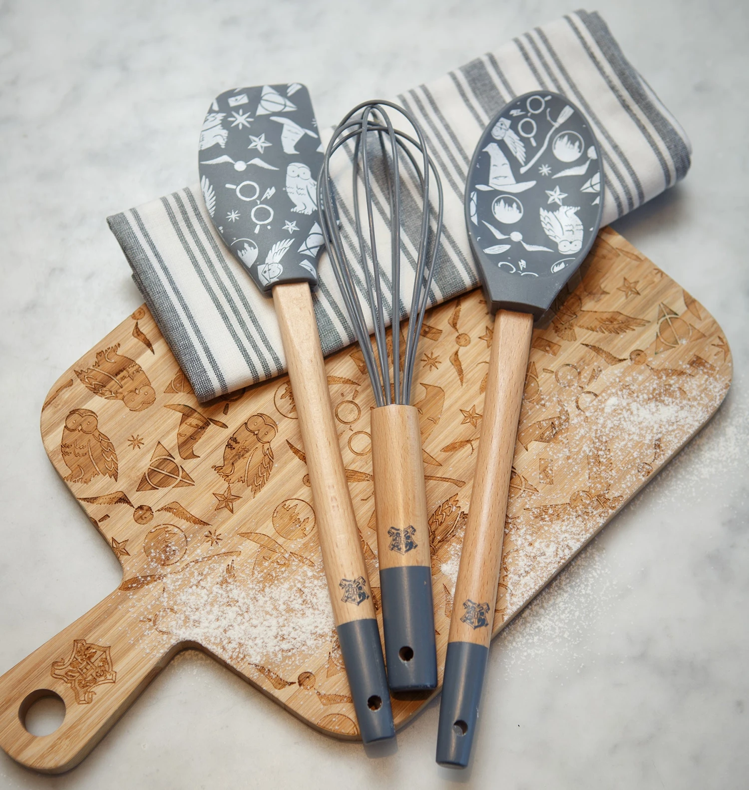 Warner Bros Hogwarts Kitchen Utensils Set 4 Warner Bros Hogwarts Kitchen Utensils Set - Image 2