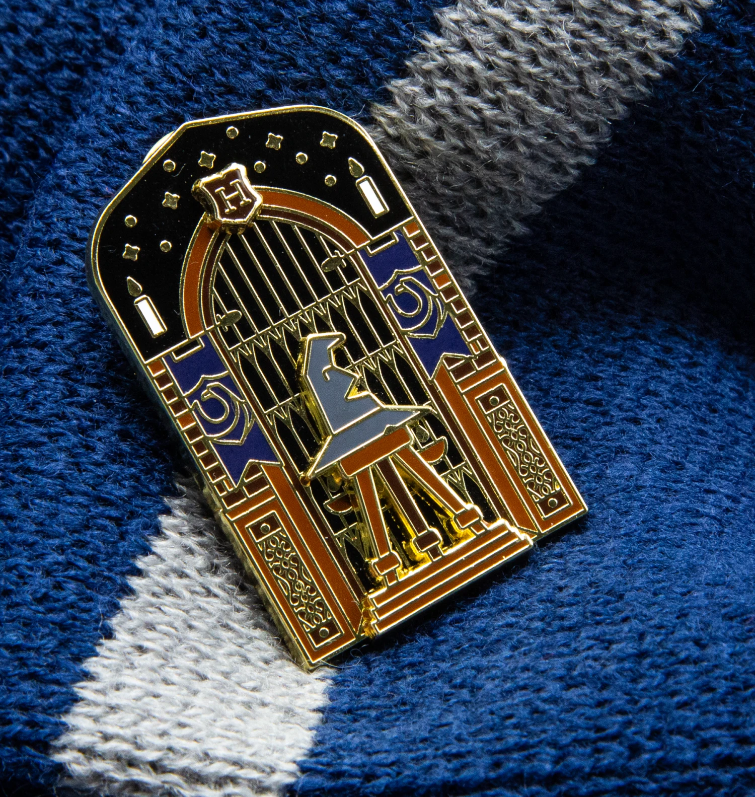 Warner Bros Ravenclaw In The Great Hall Enamel Pin 5 Warner Bros Ravenclaw In The Great Hall Enamel Pin - Image 3